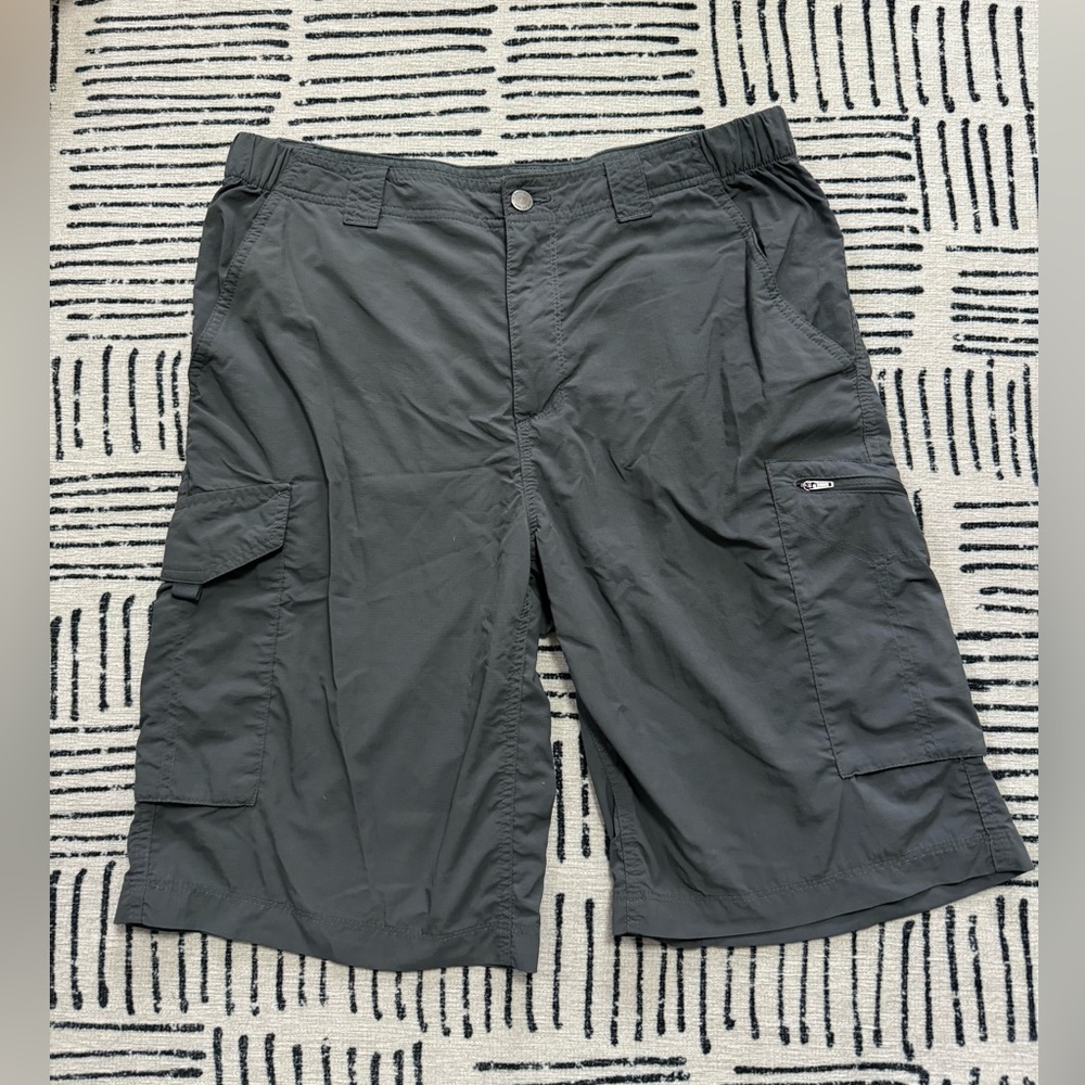 COLUMBIA MEN'S NYLON SHORTS SIZE 34 & 12" LENGTH